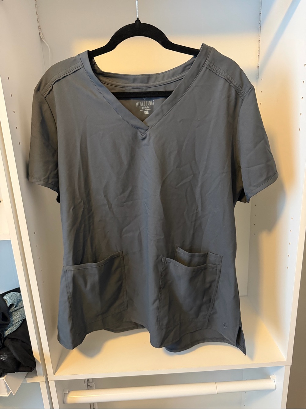 Med Couture Insight Gray V-Neck Scrub Top Women’s XL